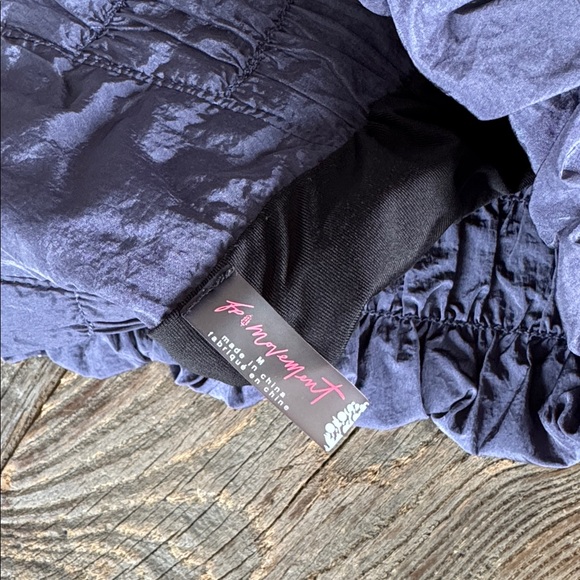 Free People Movement The Way Home short in deep blue EUC size M - Picture 5 of 7